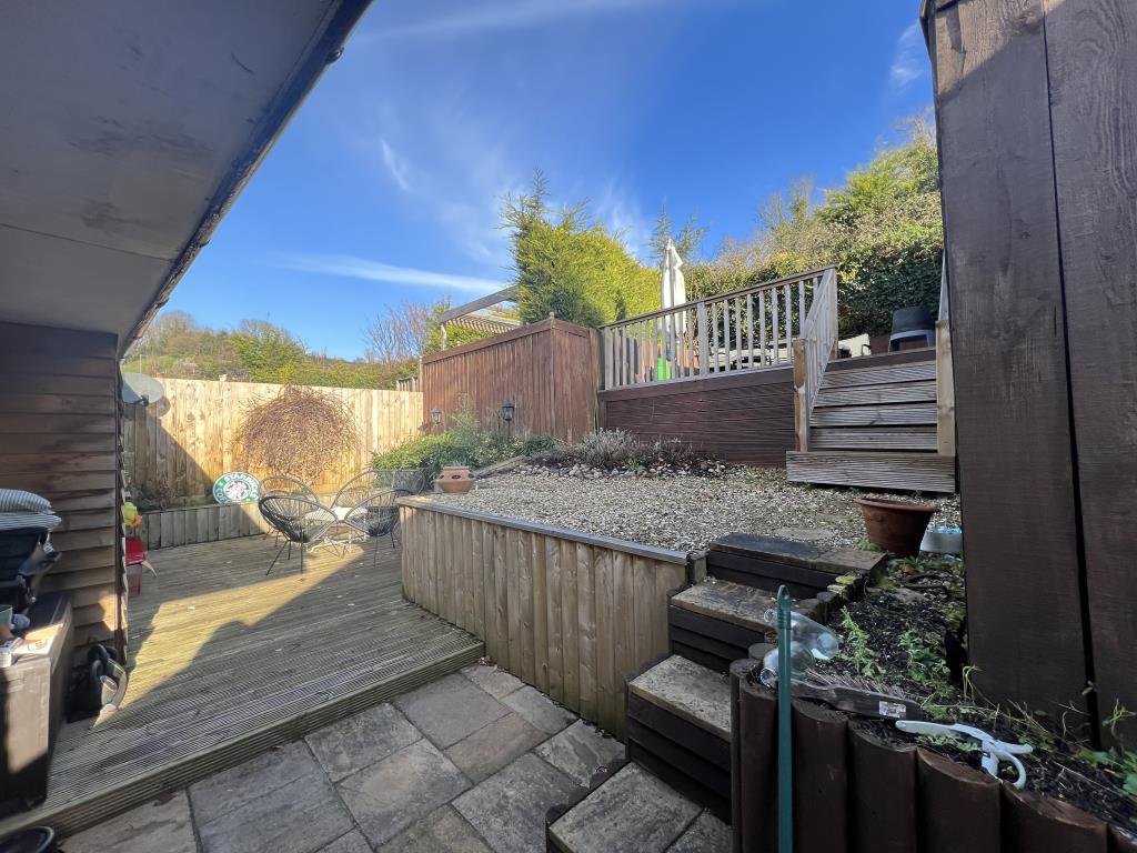 Lot: 96 - SEMI-DETACHED COTTAGE IN VILLAGE LOCATION -